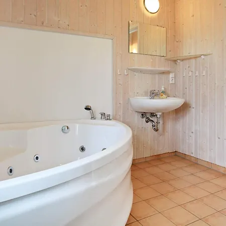 Two-bedroom Holiday In 4